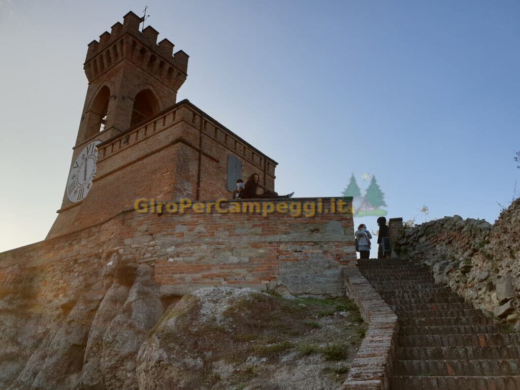 Area Attrezzata Camper Brisighella (RA) - Torre dell'orologio