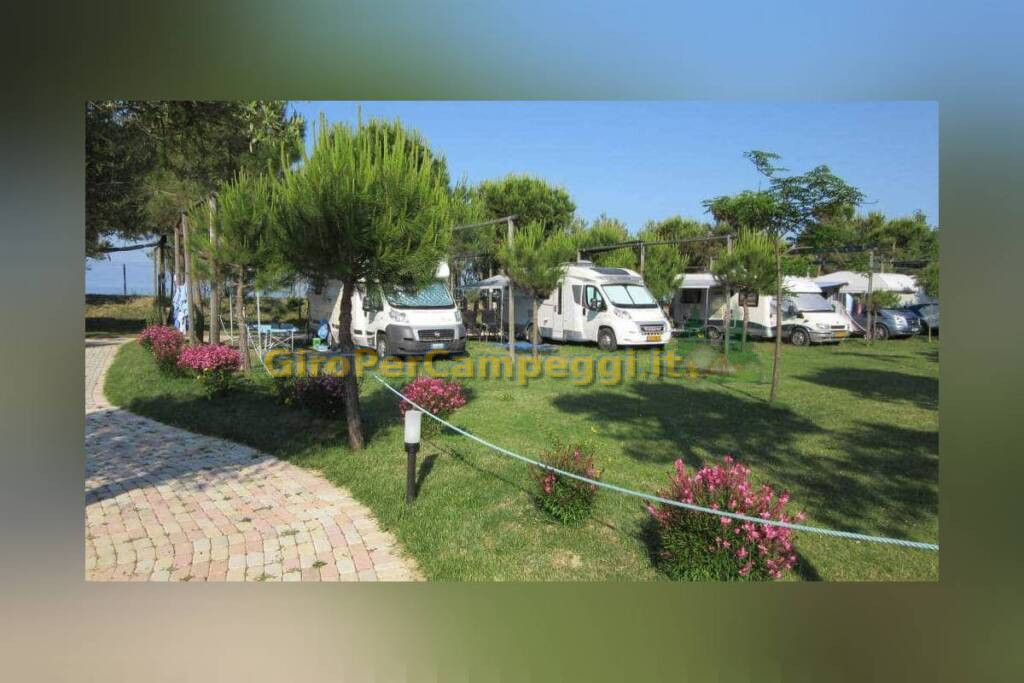 Camping & Village Pineto Beach (TE)