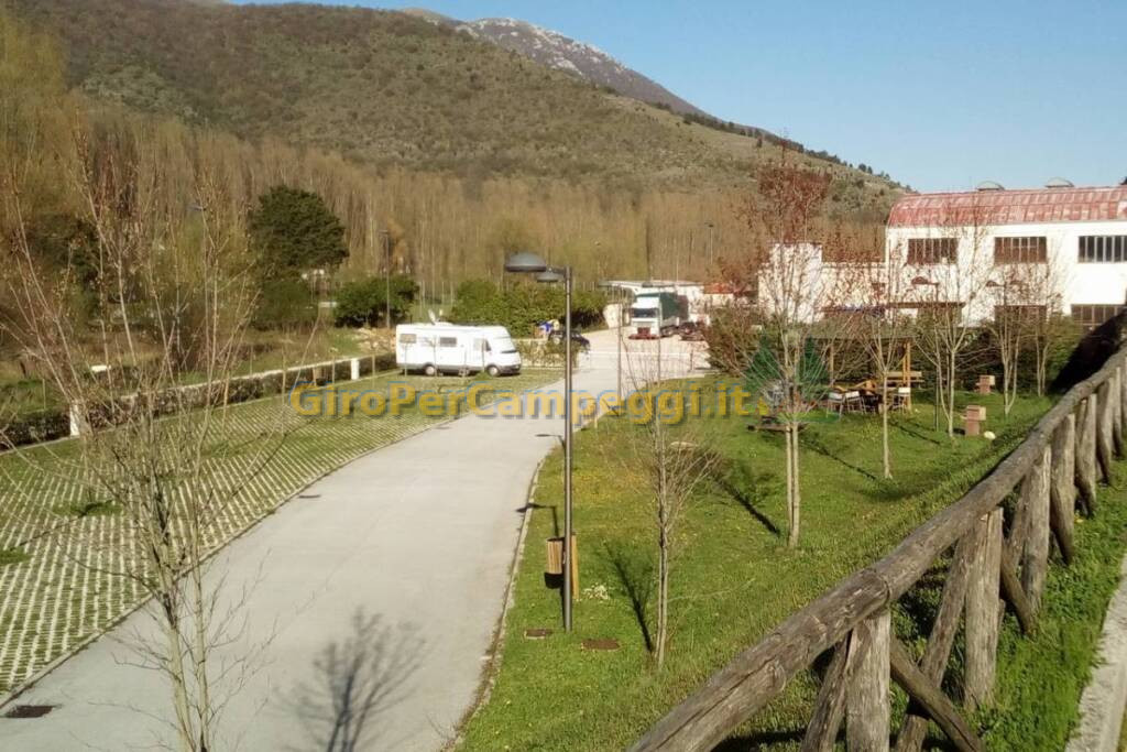 Area Camper Attrezzata Al Ponte di Fiuminata