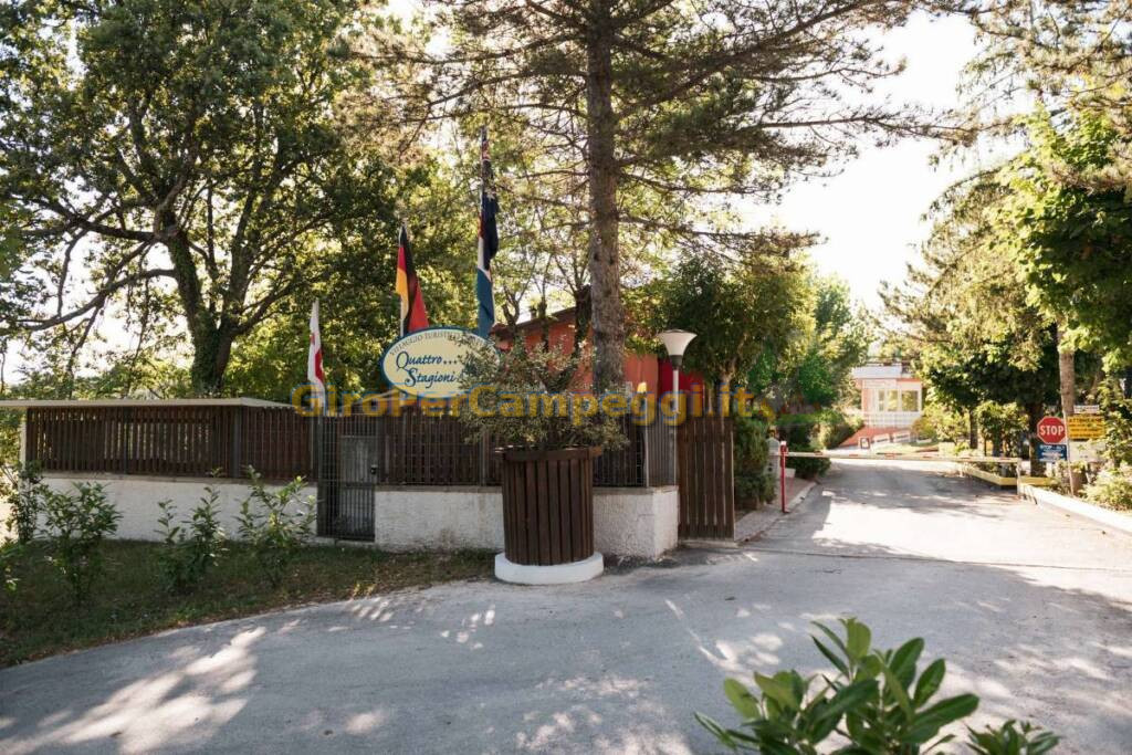 Villaggio Camping Quattro Stagioni di Sarnano (MC) entrata