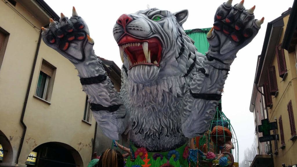 Carnevale in Camper a Cento - i Carri - la Tigre