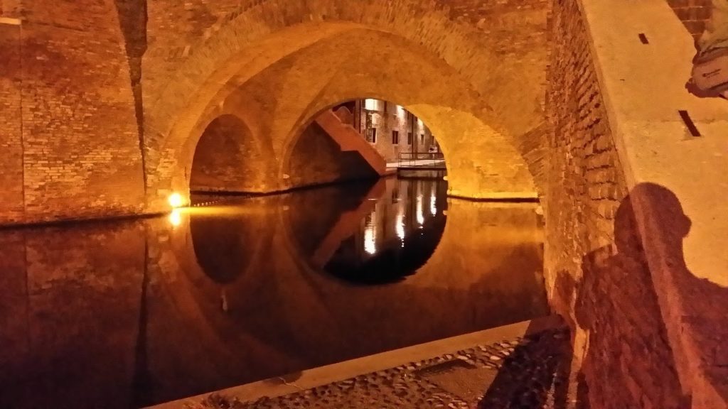 Comacchio Ponte riflesso nel canale