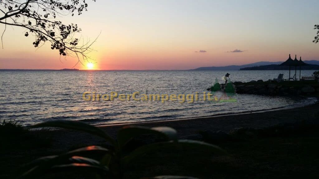 Tramonto sul Lago Trasimeno all Camping Village Italgest