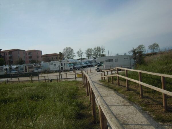 Area Sosta Camper Marina Di Pisa (PI) - Giro Per Campeggi