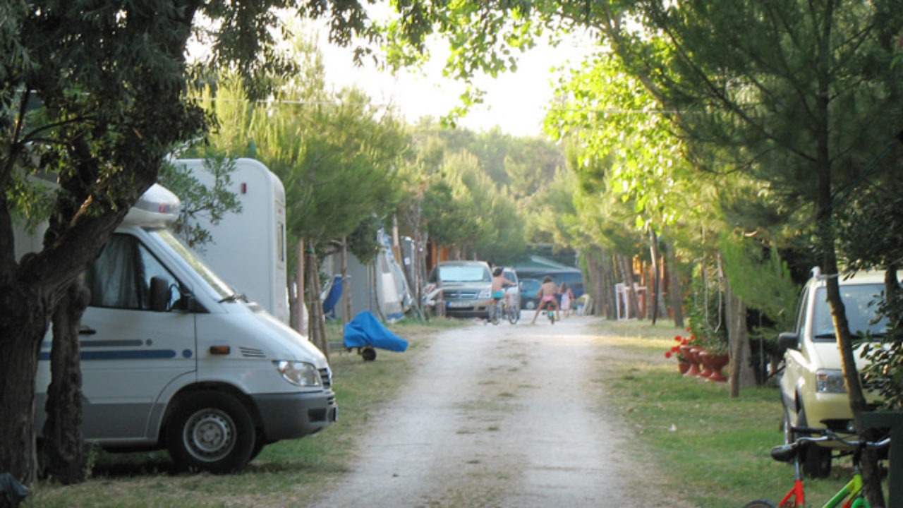 Camping Pineta Di Porto Recanati Mc Giro Per Campeggi